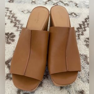 Universal Thread Nessa Platform Mule Heels